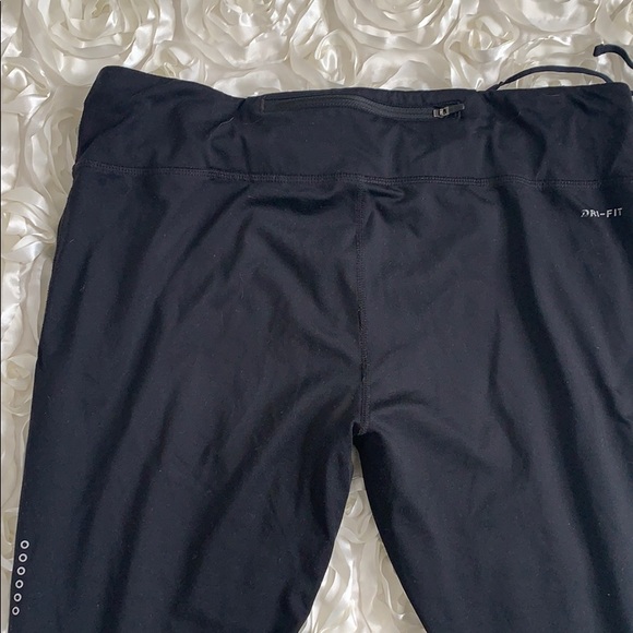 Nike Capri leggings - Picture 2 of 3